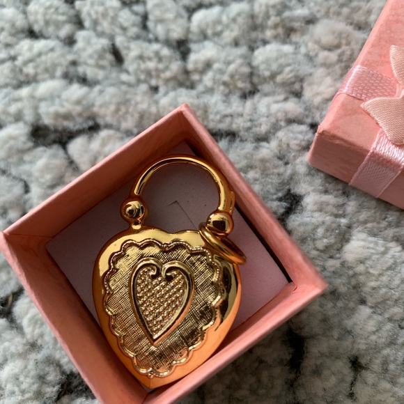 Black and gold heart charm - Picture 2 of 2